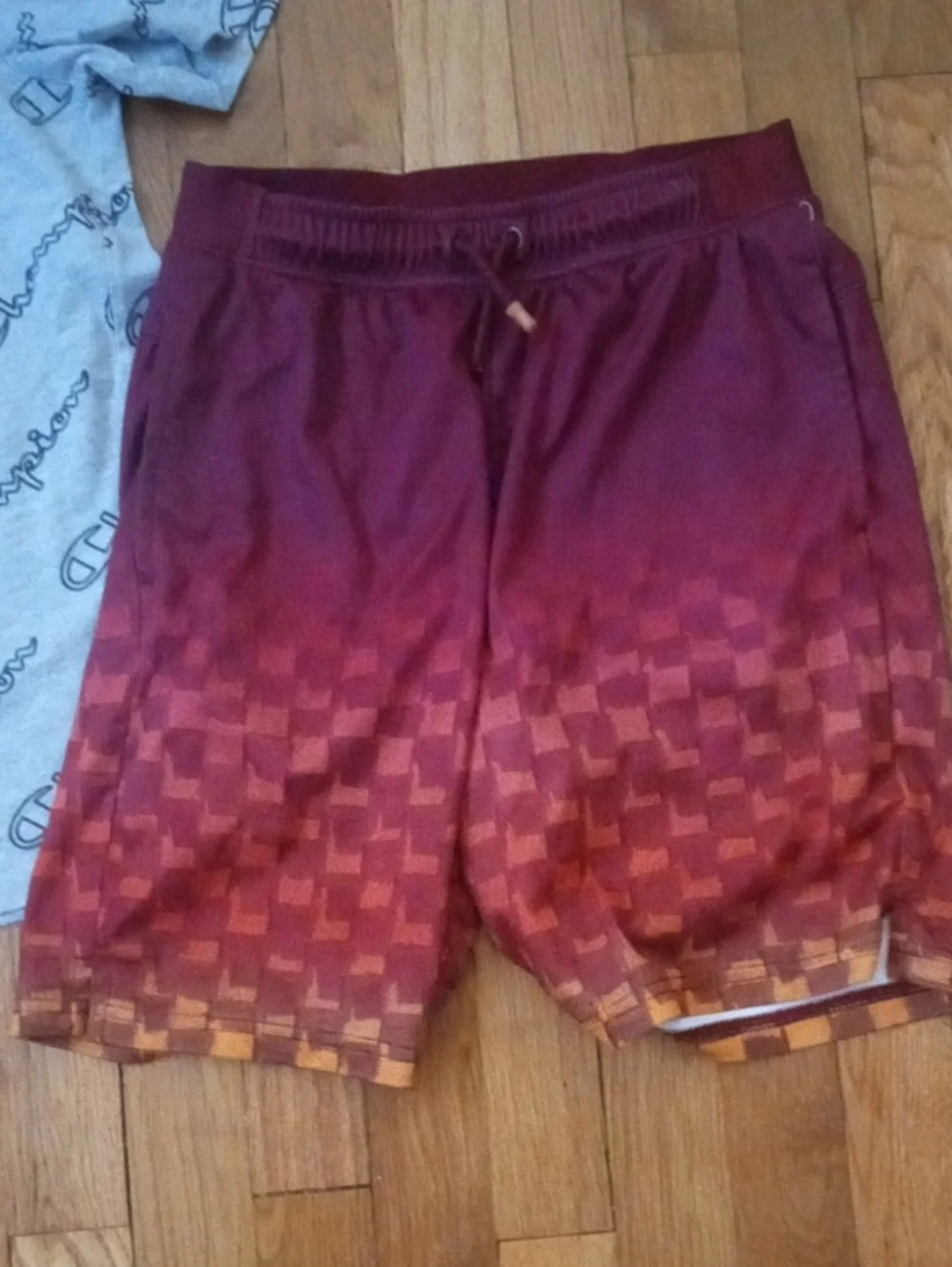 Champion Grey Logo All-Over Tee & Ombre Red Athletic Shorts boys xl